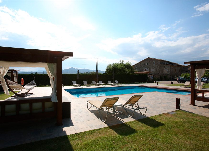 La piscina exterior con agua salada tratada