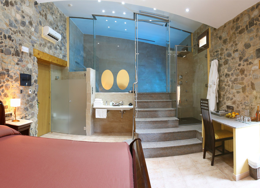 Suite no.5 with private heated swimming-pool