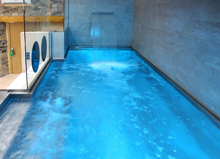 Suite no.5 with private heated swimming-pool