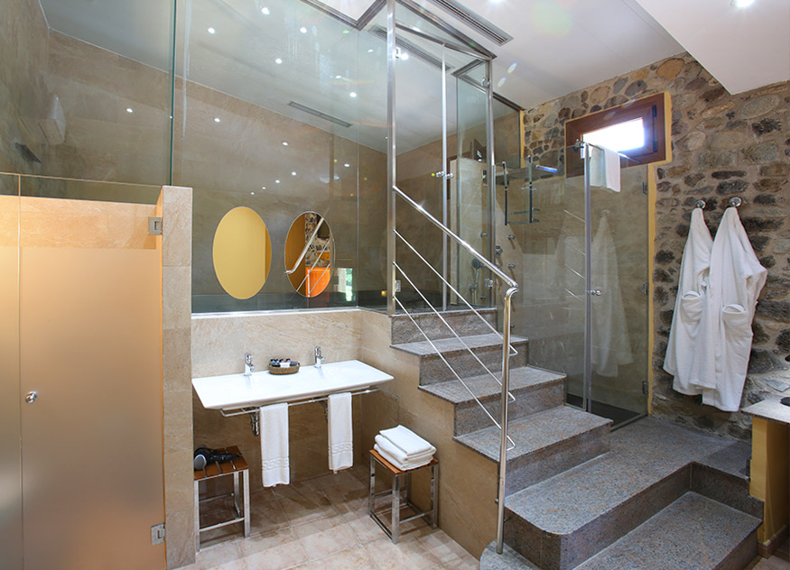 Suite no.5 with private heated swimming-pool