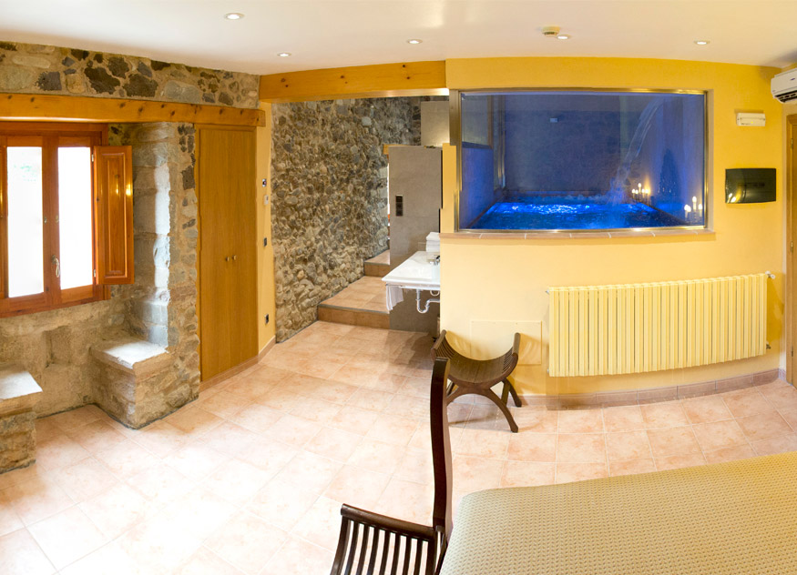 Suite no.6 with private heated swimming-pool