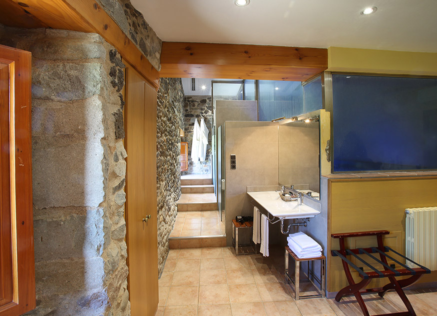 Suite no.6 with private heated swimming-pool