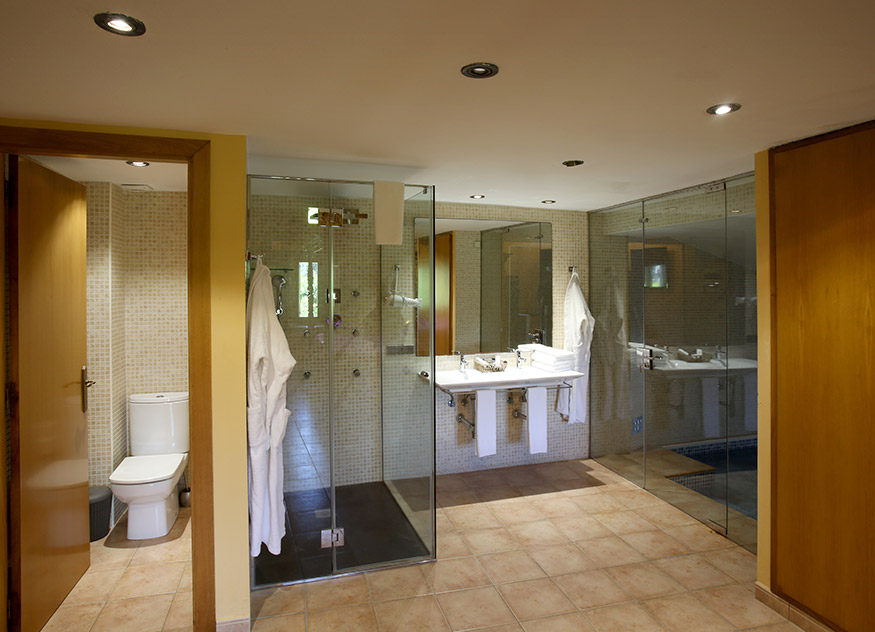 Suite no.9 with private heated swimming-pool