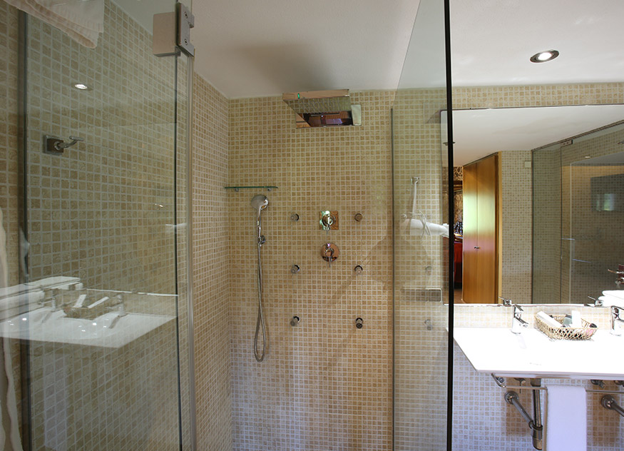 Suite no.9 with private heated swimming-pool