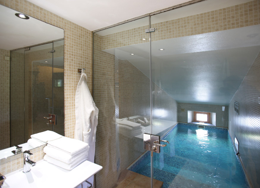 Suite no.9 with private heated swimming-pool