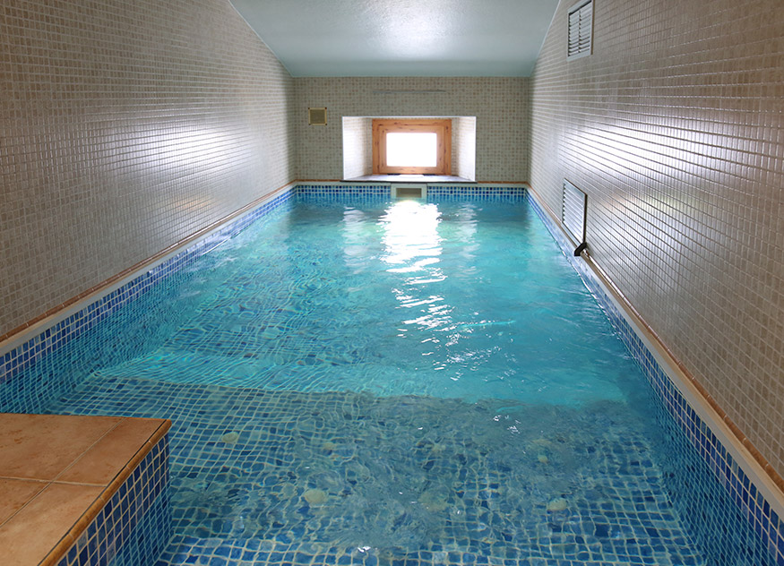 Suite no.9 with private heated swimming-pool