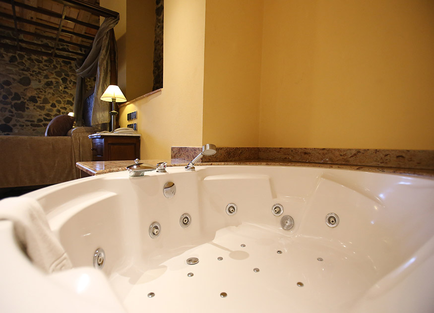 Suite no.1 with jacuzzi 2 places