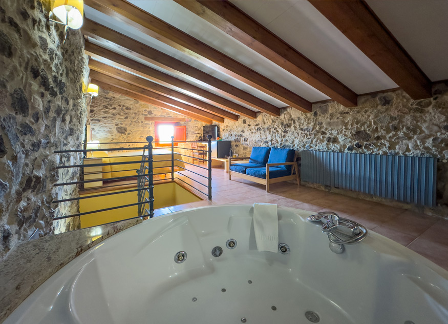 Suite no.3 with jacuzzi 2 places